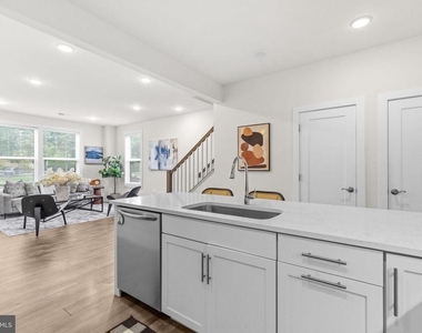 238 Van Buren Street - Photo Thumbnail 10