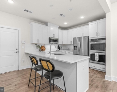 238 Van Buren Street - Photo Thumbnail 6