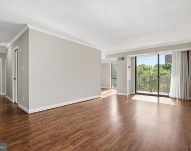 2300 Pimmit Drive - Photo Thumbnail 8