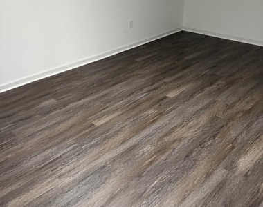 8502 Chase Glen Circle - Photo Thumbnail 4