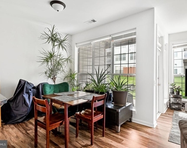 8202 Catbird Circle - Photo Thumbnail 10