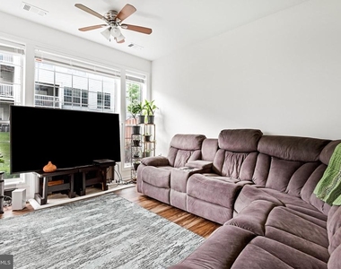 8202 Catbird Circle - Photo Thumbnail 17