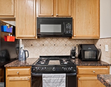 8202 Catbird Circle - Photo Thumbnail 2