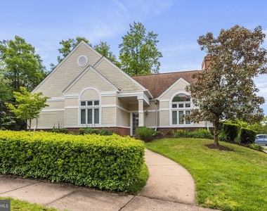 8202 Catbird Circle - Photo Thumbnail 20