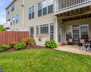 8202 Catbird Circle - Photo Thumbnail 6