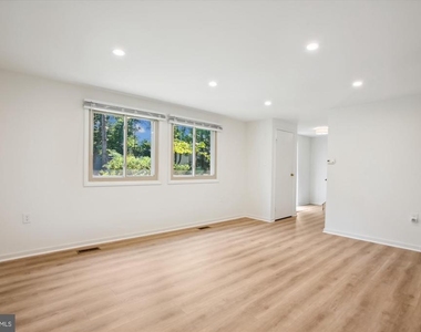 11571 Shadbush Court - Photo Thumbnail 6
