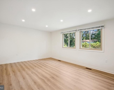 11571 Shadbush Court - Photo Thumbnail 5