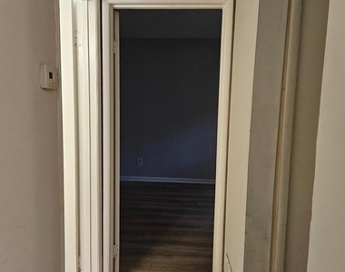 4343 Americana Drive - Photo Thumbnail 9