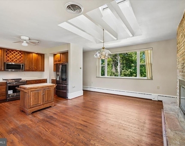 8106 W Boulevard Drive - Photo Thumbnail 11