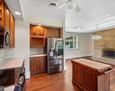 8106 W Boulevard Drive - Photo Thumbnail 10