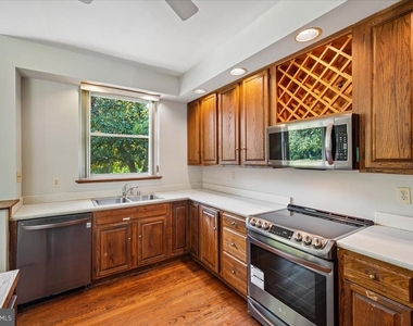 8106 W Boulevard Drive - Photo Thumbnail 9