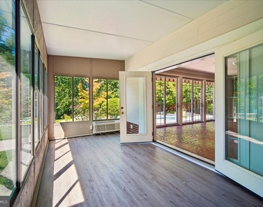 8106 W Boulevard Drive - Photo Thumbnail 25