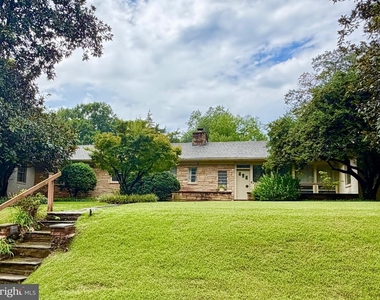 8106 W Boulevard Drive - Photo Thumbnail 1