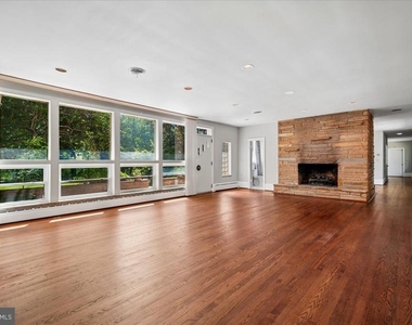 8106 W Boulevard Drive - Photo Thumbnail 5