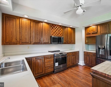 8106 W Boulevard Drive - Photo Thumbnail 8