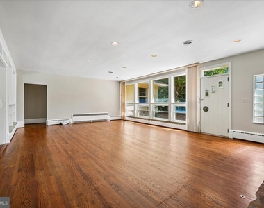 8106 W Boulevard Drive - Photo Thumbnail 4