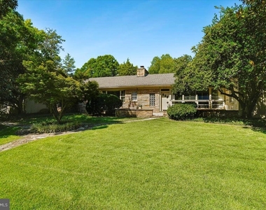 8106 W Boulevard Drive - Photo Thumbnail 2