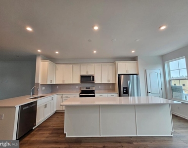 3144 Eton Pl - Photo Thumbnail 4