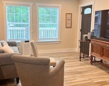 220 Retreat Lane - Photo Thumbnail 6