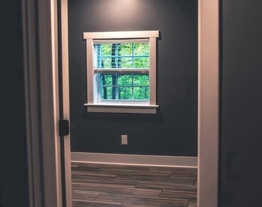 220 Retreat Lane - Photo Thumbnail 18