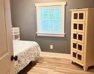 220 Retreat Lane - Photo Thumbnail 15