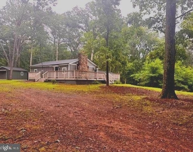 220 Retreat Lane - Photo Thumbnail 4
