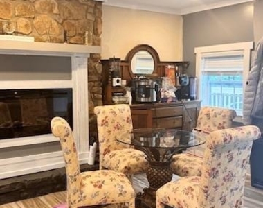220 Retreat Lane - Photo Thumbnail 5