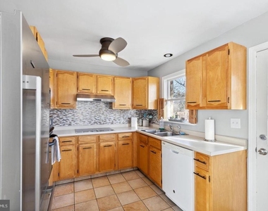 1539 Easton Lane - Photo Thumbnail 4