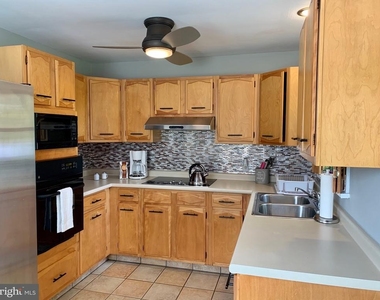 1539 Easton Lane - Photo Thumbnail 5