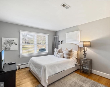 1539 Easton Lane - Photo Thumbnail 8