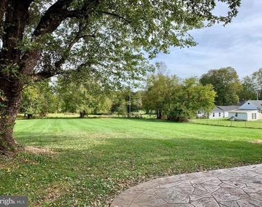 1539 Easton Lane - Photo Thumbnail 14