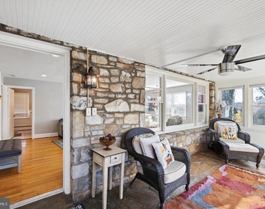 1539 Easton Lane - Photo Thumbnail 12
