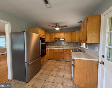 1539 Easton Lane - Photo Thumbnail 16