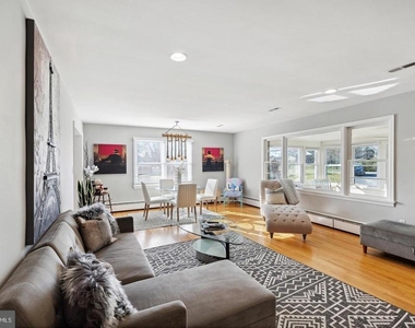 1539 Easton Lane - Photo Thumbnail 2