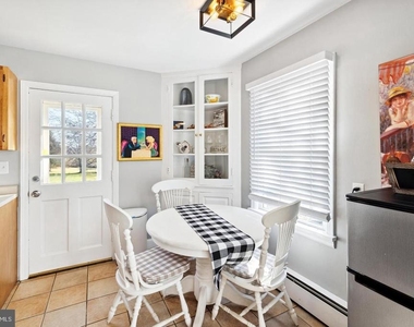 1539 Easton Lane - Photo Thumbnail 6