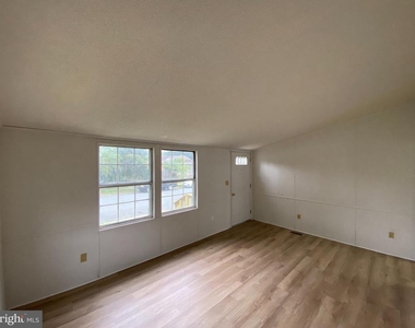900 White Street - Photo Thumbnail 1