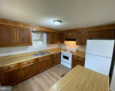900 White Street - Photo Thumbnail 7