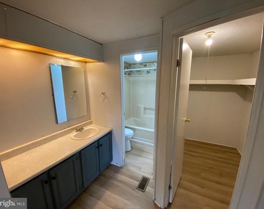 900 White Street - Photo Thumbnail 17