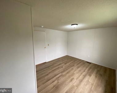 900 White Street - Photo Thumbnail 8