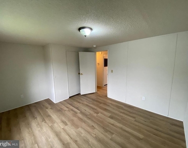 900 White Street - Photo Thumbnail 10