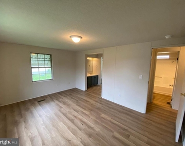 900 White Street - Photo Thumbnail 16