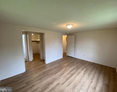 900 White Street - Photo Thumbnail 15