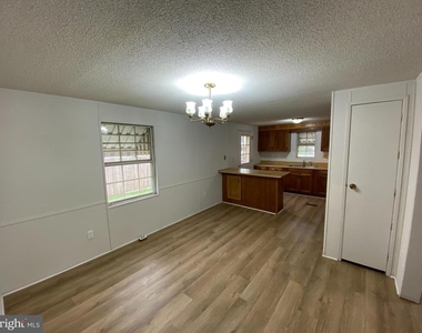 900 White Street - Photo Thumbnail 5