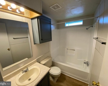 900 White Street - Photo Thumbnail 12