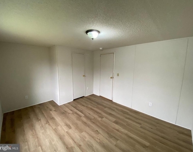900 White Street - Photo Thumbnail 9