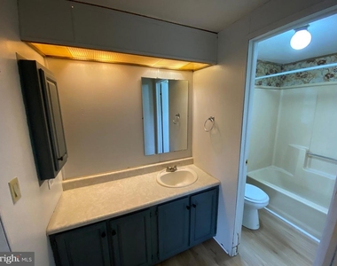900 White Street - Photo Thumbnail 20