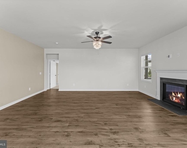 2047 - A Armstrong Terrace - Photo Thumbnail 20