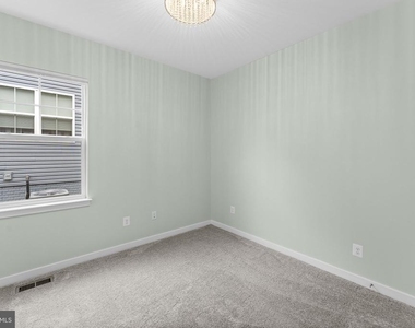 2047 - A Armstrong Terrace - Photo Thumbnail 27