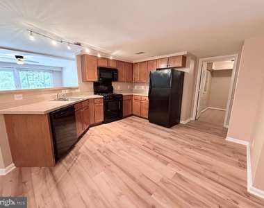 1425 N Van Dorn Street - Photo Thumbnail 5