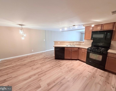 1425 N Van Dorn Street - Photo Thumbnail 7